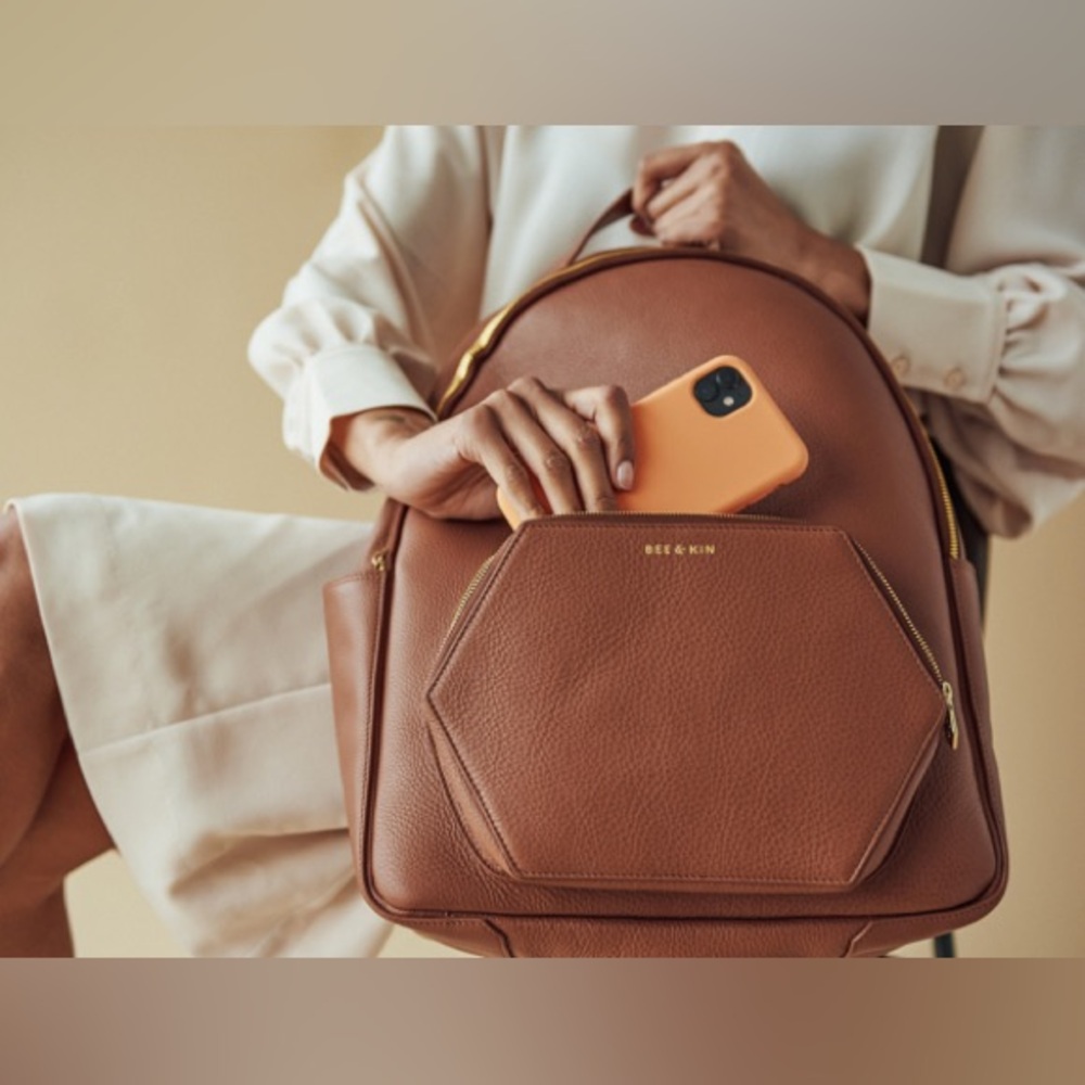 NWT Bee & Kin Midi Nomad Backpack in Coffee